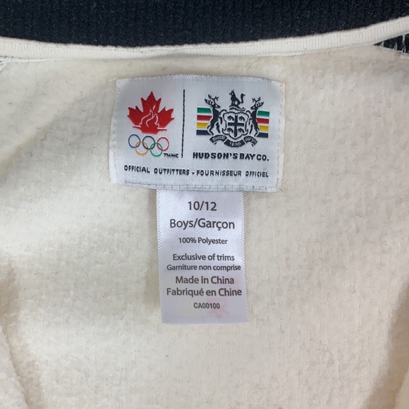 Hudson’s Bay Co. Olympic Canada 2010 Vancouver Boys 10/12 Pull Over Sweater - Picture 5 of 9